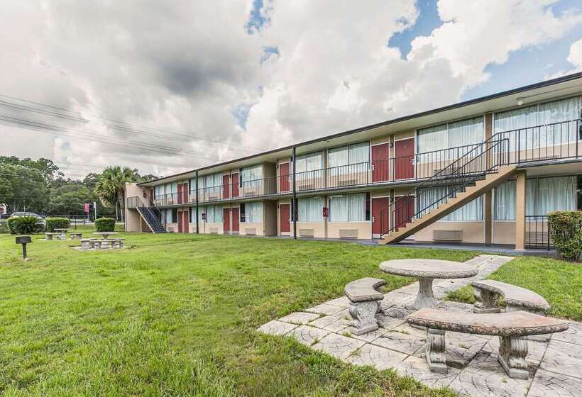 فندق Econo Lodge North