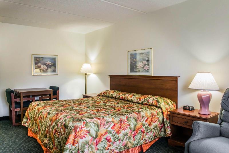 فندق Econo Lodge North