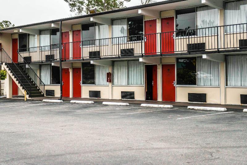 فندق Econo Lodge North