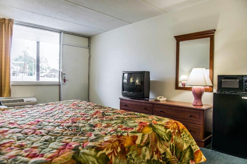 فندق Econo Lodge North