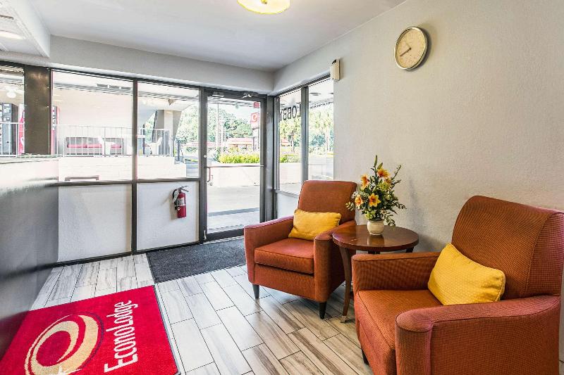 فندق Econo Lodge North