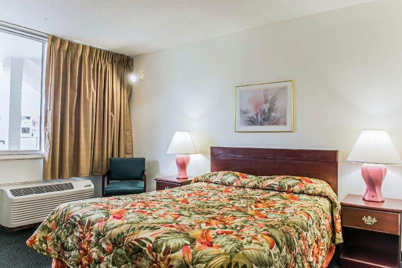 فندق Econo Lodge North