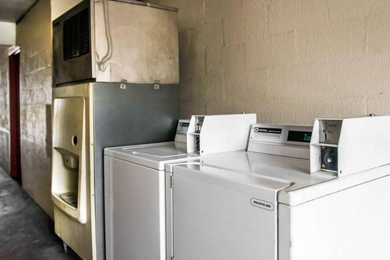 فندق Econo Lodge North