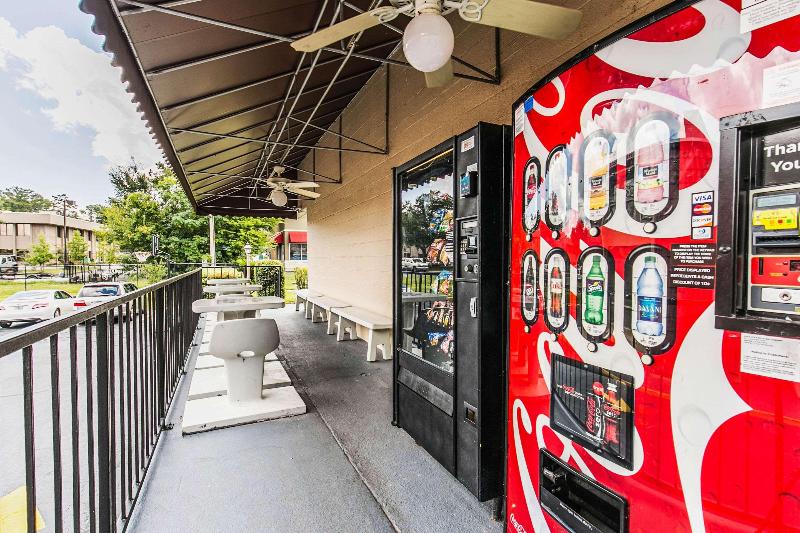 فندق Econo Lodge North