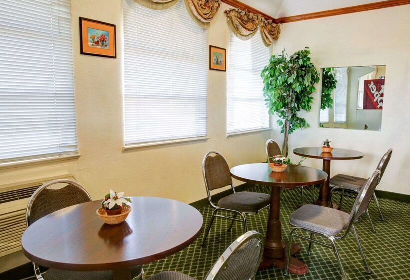 فندق Econo Lodge Temple