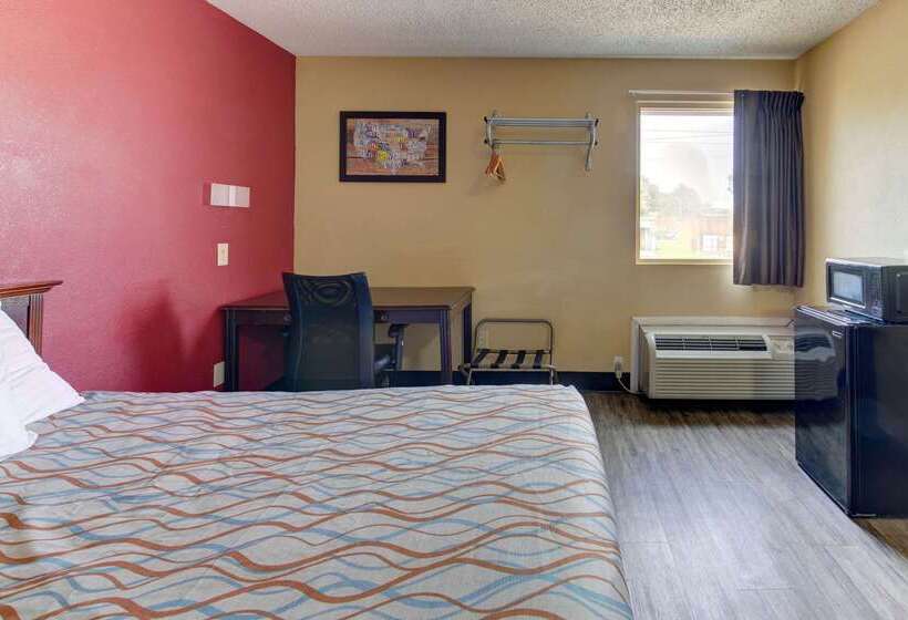 Отель Econo Lodge Town Center