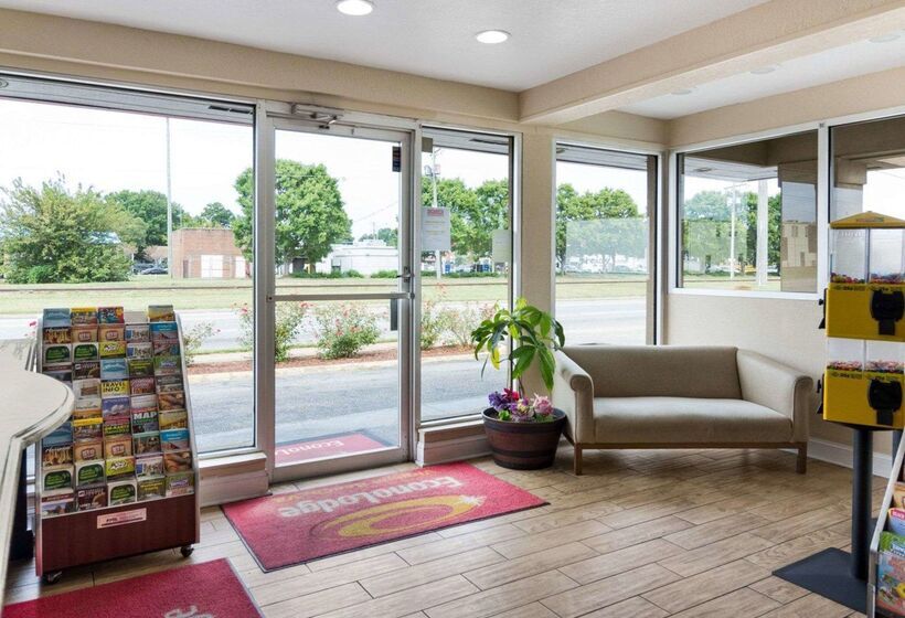 Отель Econo Lodge Town Center