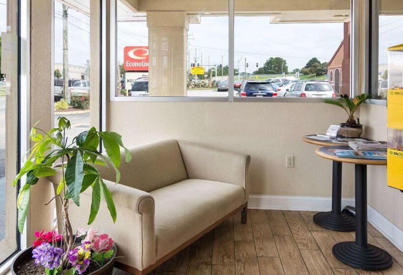 Отель Econo Lodge Town Center