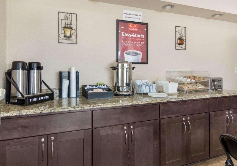 Отель Econo Lodge Town Center