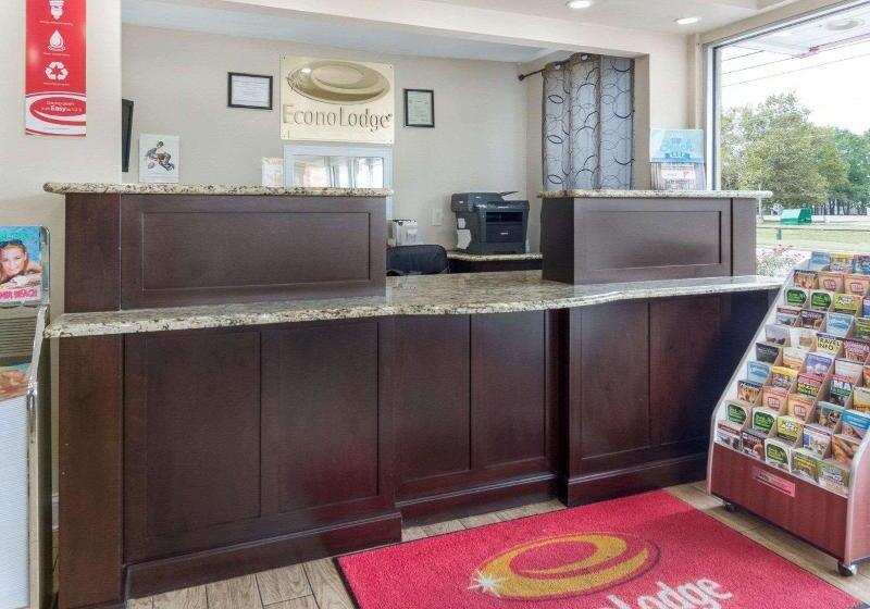 Отель Econo Lodge Town Center