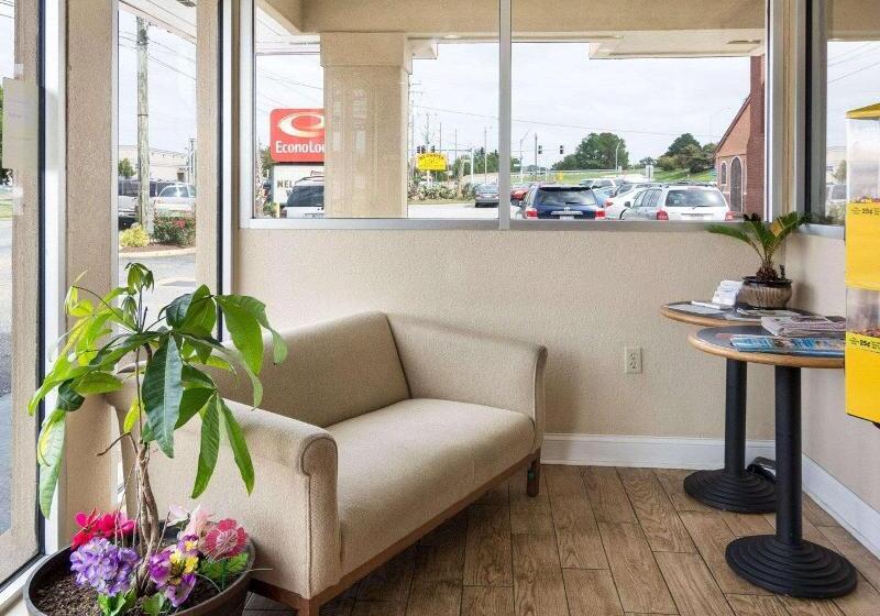 Отель Econo Lodge Town Center