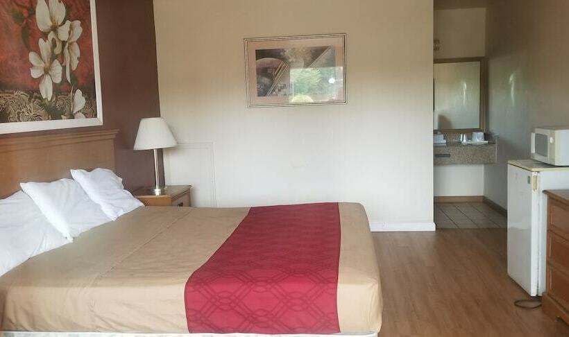 Отель Econo Lodge Ft. Eustis