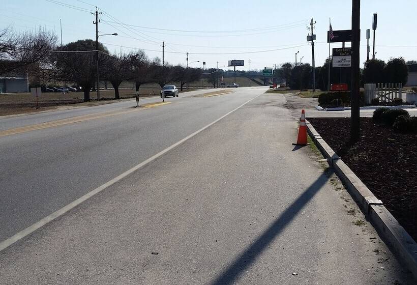 فندق Economy Inn