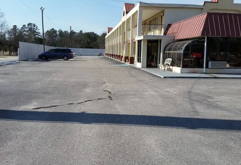 فندق Economy Inn