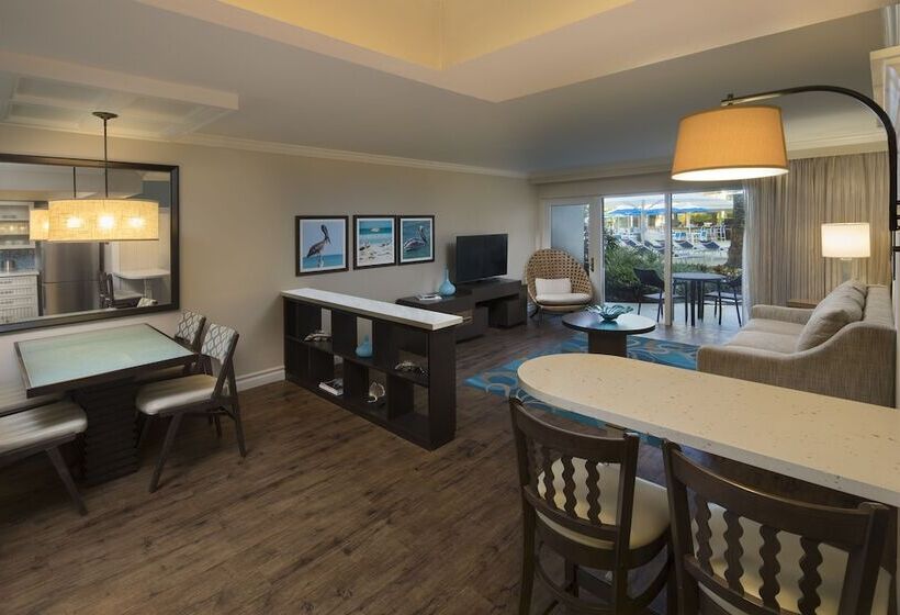 فندق Edgewater Beach