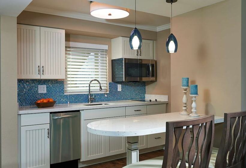 فندق Edgewater Beach