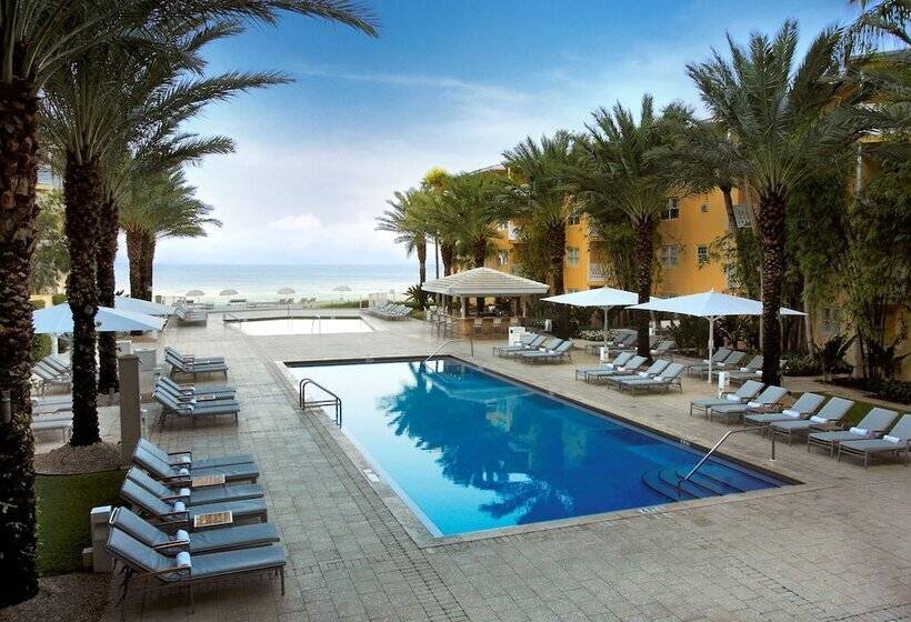 فندق Edgewater Beach