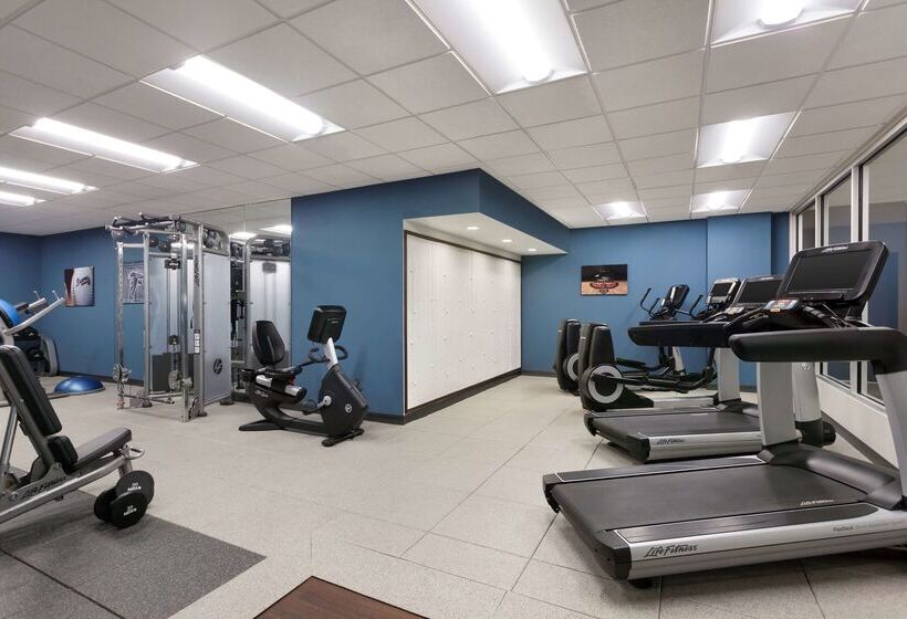 فندق Embassy Suites By Hilton Atlanta Airport