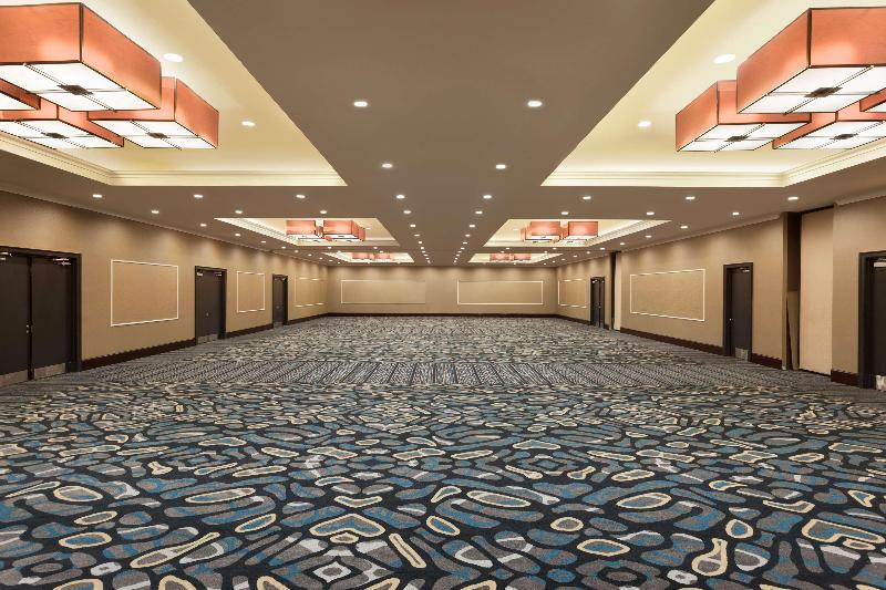 فندق Embassy Suites By Hilton Atlanta Airport