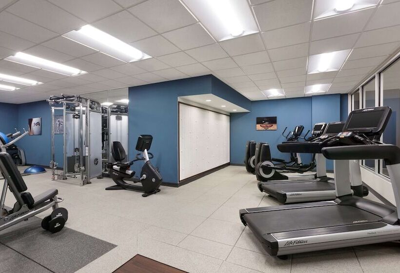 فندق Embassy Suites By Hilton Atlanta Airport