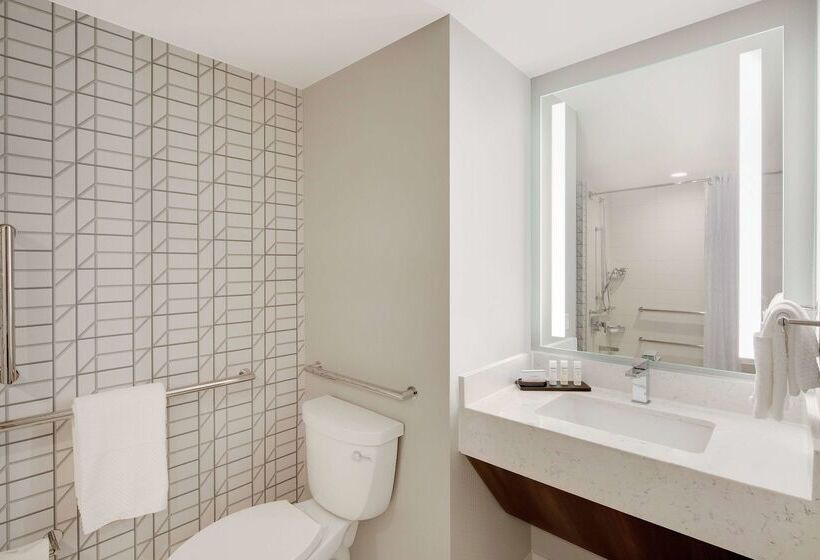 هتل Embassy Suites By Hilton Atlanta Perimeter Center