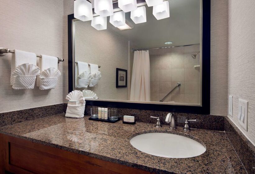 هتل Embassy Suites By Hilton Austin Central