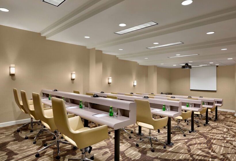 Отель Embassy Suites By Hilton Austin Downtown South Congress