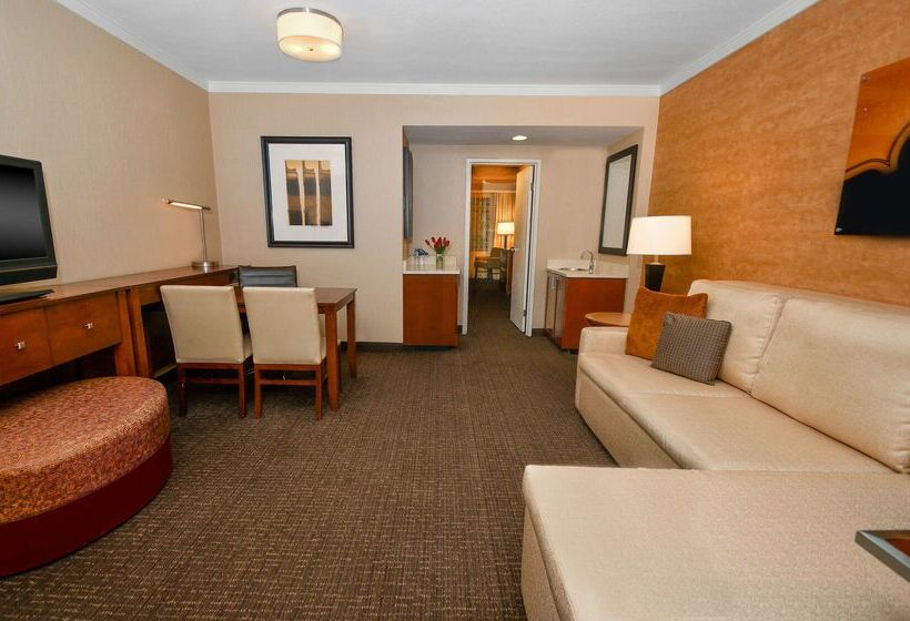 ホテル Embassy Suites By Hilton Austin Downtown South Congress