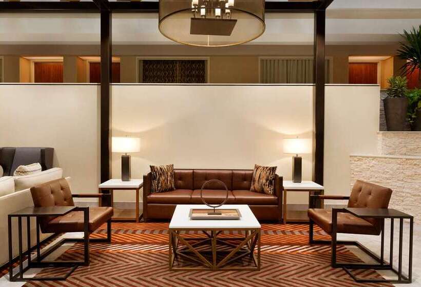 Отель Embassy Suites By Hilton Austin Downtown South Congress
