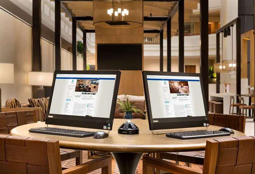 Отель Embassy Suites By Hilton Austin Downtown South Congress