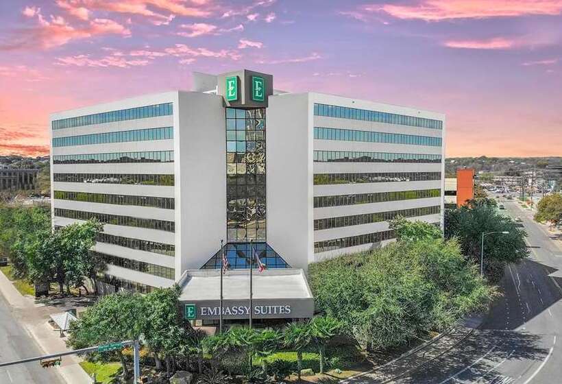 Отель Embassy Suites By Hilton Austin Downtown South Congress