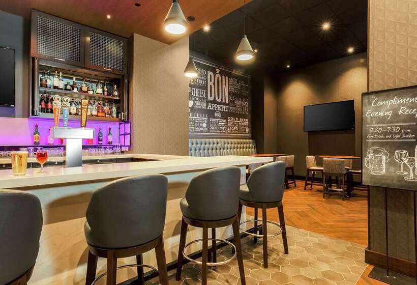 فندق Embassy Suites By Hilton Chicago Lombard Oak Brook