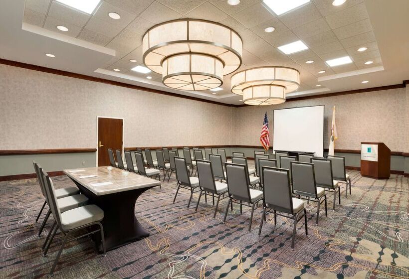 هتل Embassy Suites By Hilton Chicago North Shore Deerfield