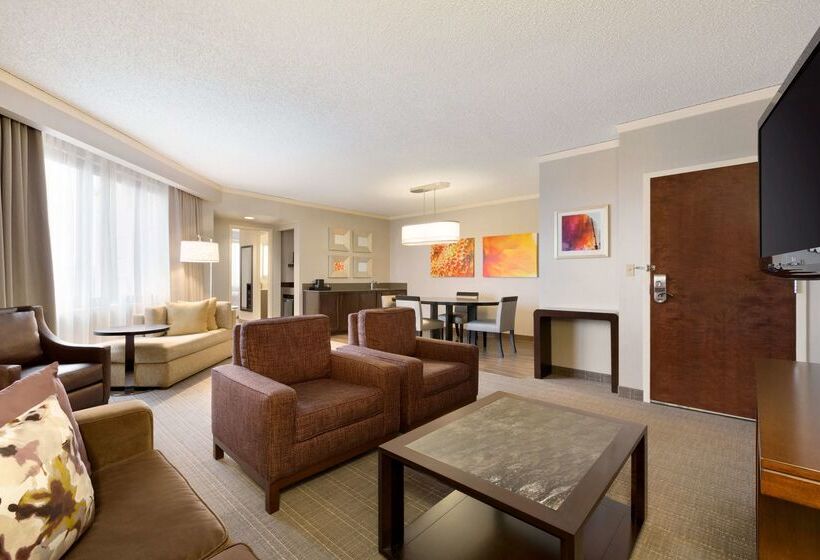 هتل Embassy Suites By Hilton Chicago North Shore Deerfield