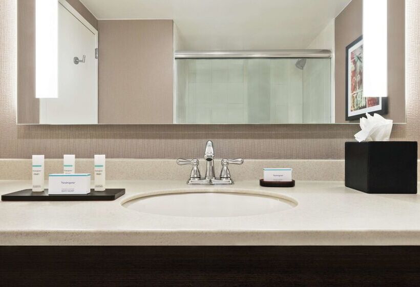 هتل Embassy Suites By Hilton Chicago North Shore Deerfield