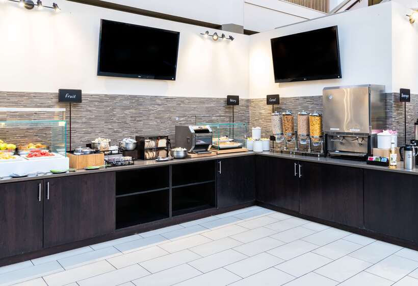 هتل Embassy Suites By Hilton Chicago North Shore Deerfield