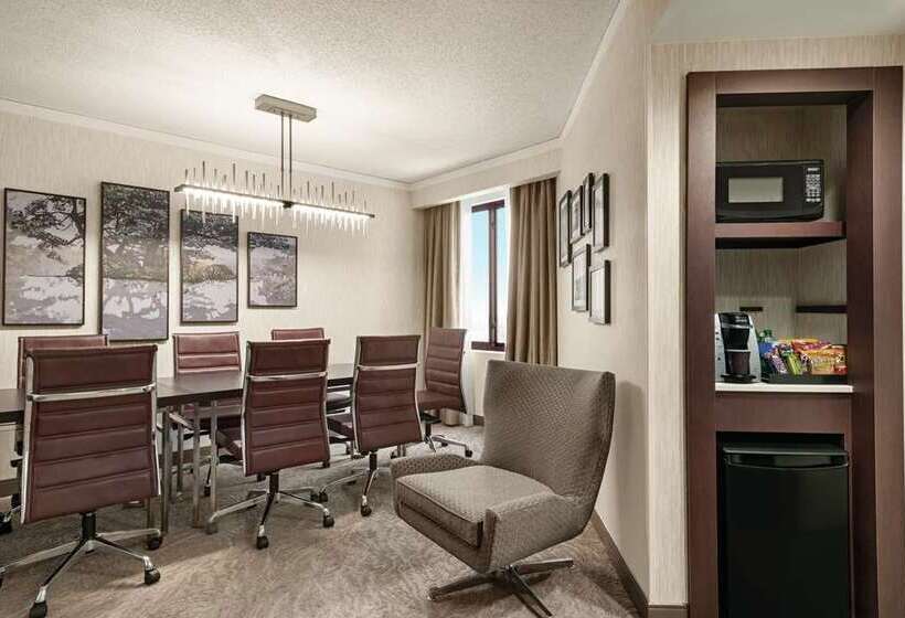 هتل Embassy Suites By Hilton Chicago North Shore Deerfield