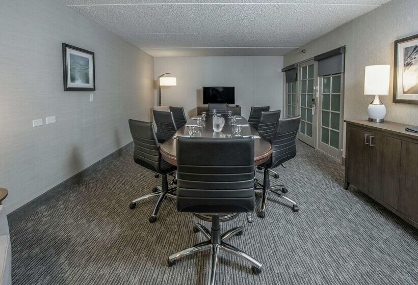 هتل Embassy Suites By Hilton Chicago Schaumburg Woodfield