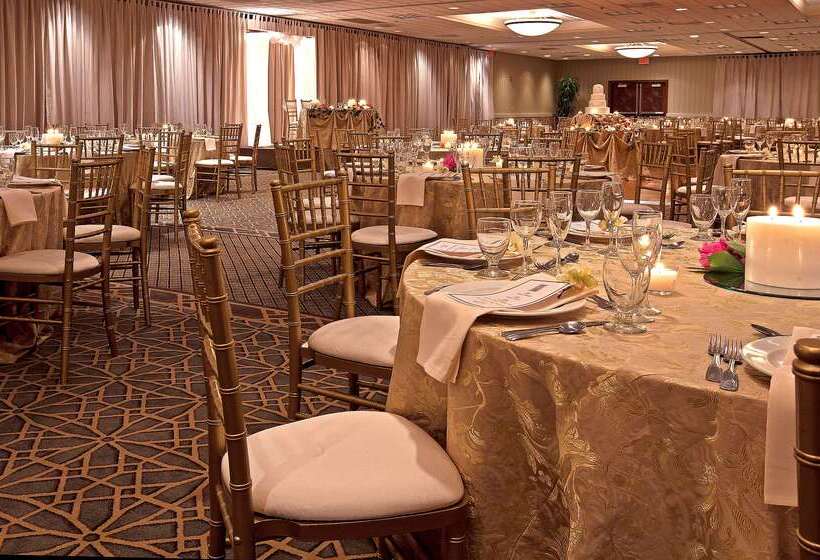 Отель Embassy Suites By Hilton Chicago Schaumburg Woodfield