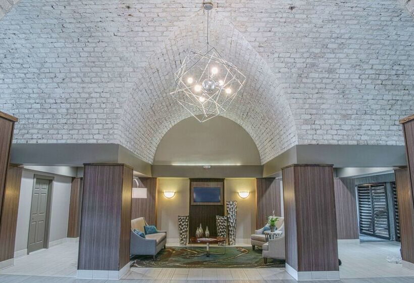 هتل Embassy Suites By Hilton Chicago Schaumburg Woodfield