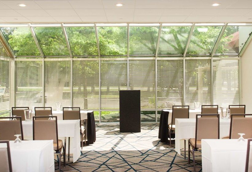 ホテル Embassy Suites By Hilton Cincinnati Northeast Blue Ash