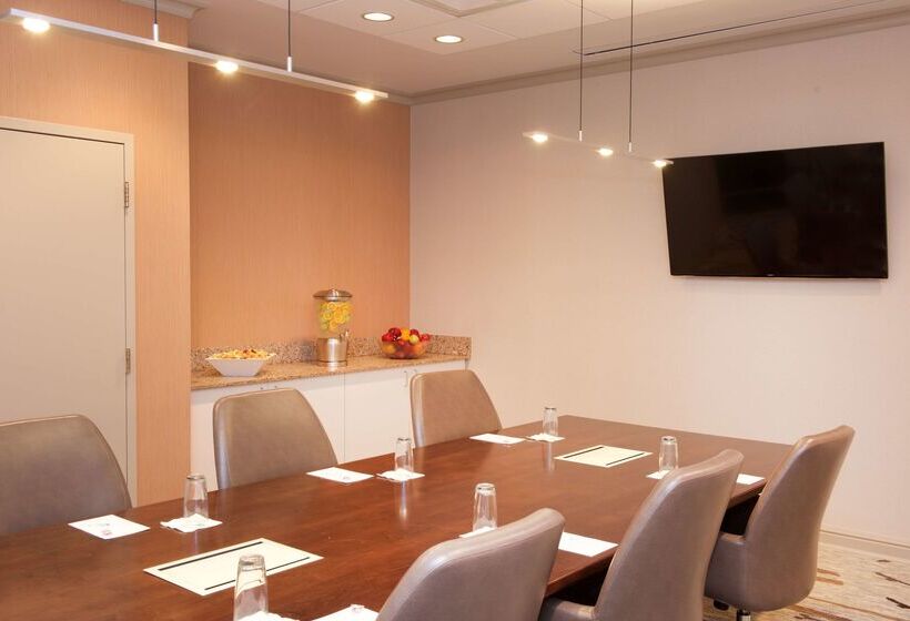 ホテル Embassy Suites By Hilton Cincinnati Northeast Blue Ash