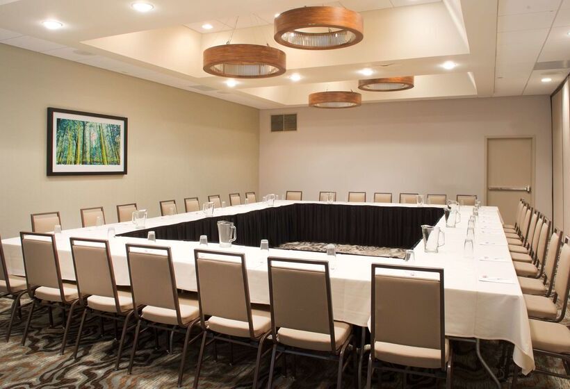 ホテル Embassy Suites By Hilton Cincinnati Northeast Blue Ash