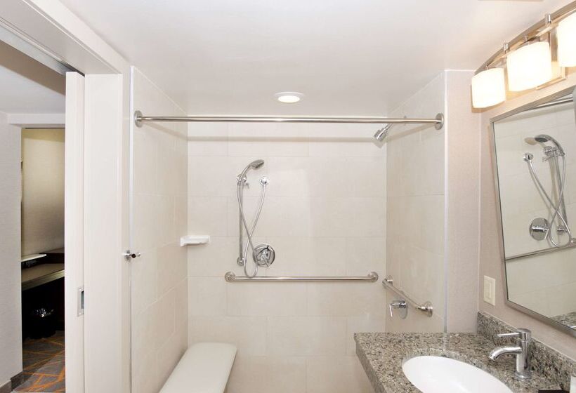 ホテル Embassy Suites By Hilton Cincinnati Northeast Blue Ash