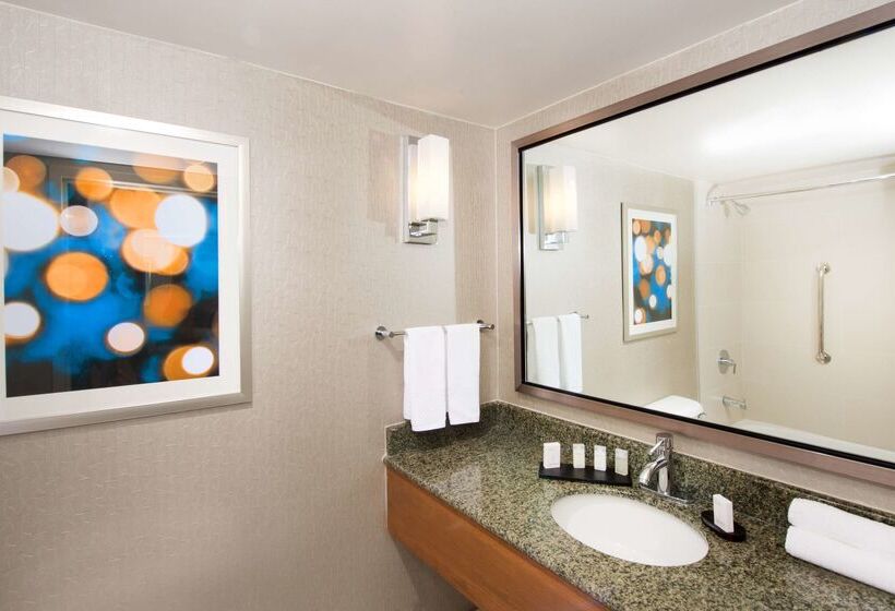 ホテル Embassy Suites By Hilton Cincinnati Northeast Blue Ash