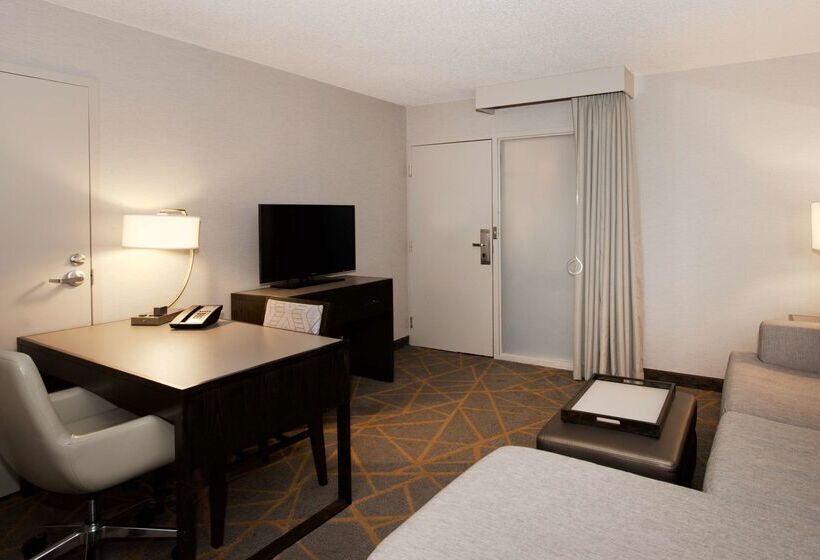 ホテル Embassy Suites By Hilton Cincinnati Northeast Blue Ash