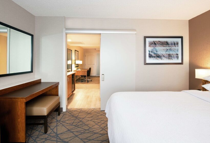 Отель Embassy Suites By Hilton Colorado Springs