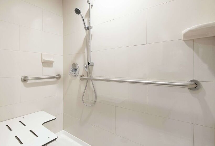 Отель Embassy Suites By Hilton Colorado Springs