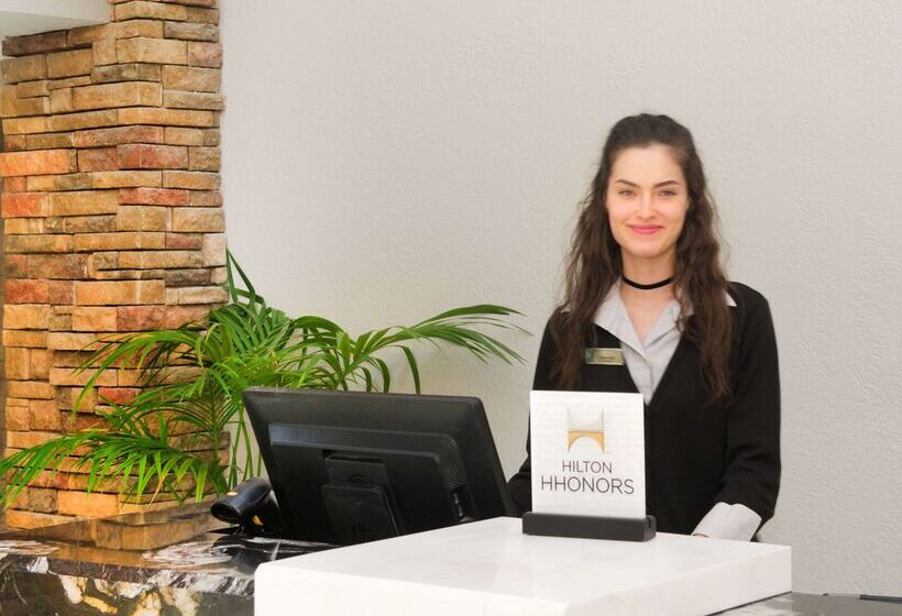 Отель Embassy Suites By Hilton Colorado Springs