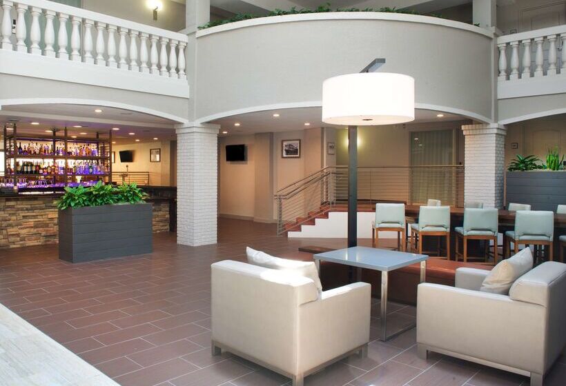 Отель Embassy Suites By Hilton Colorado Springs